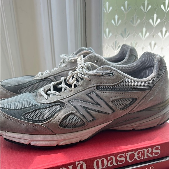 New Balance 990-4 Gray Sneakers with Chunky Design and Cushioned Midsole - Picture 4 of 7